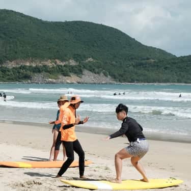 קורס גלישה בסיסי (Basic Surf) עם Cam Ranh Surf Camp - תמונה 2