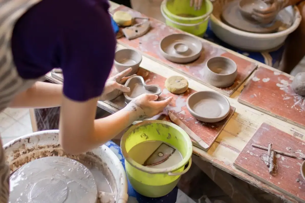 סדנת קדרות בצ׳יאנג מאי – Mitt Studio (Hand Building) - תמונה 3