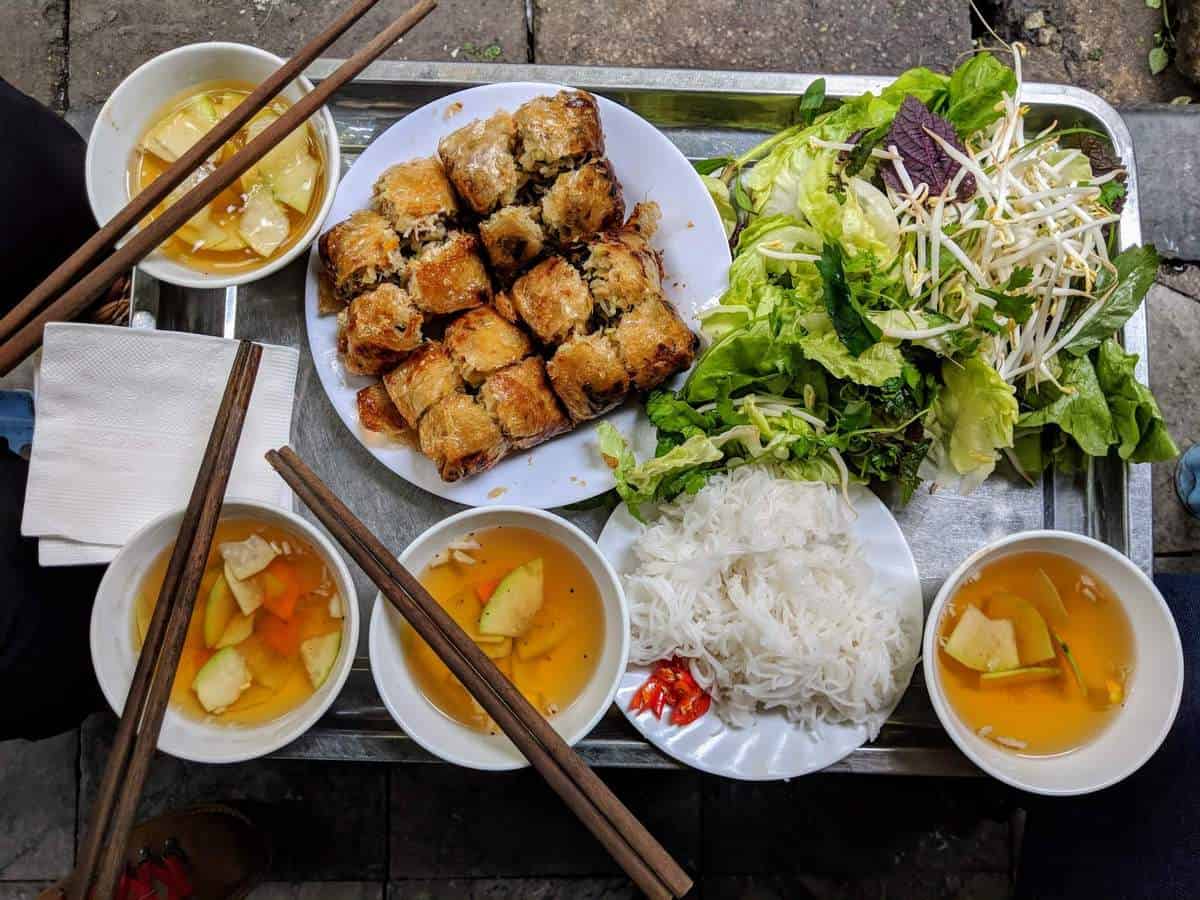 סיור אוכל רגלי בעיר העתיקה בהאנוי – Phoenix Hanoi Food Tour - תמונה 4