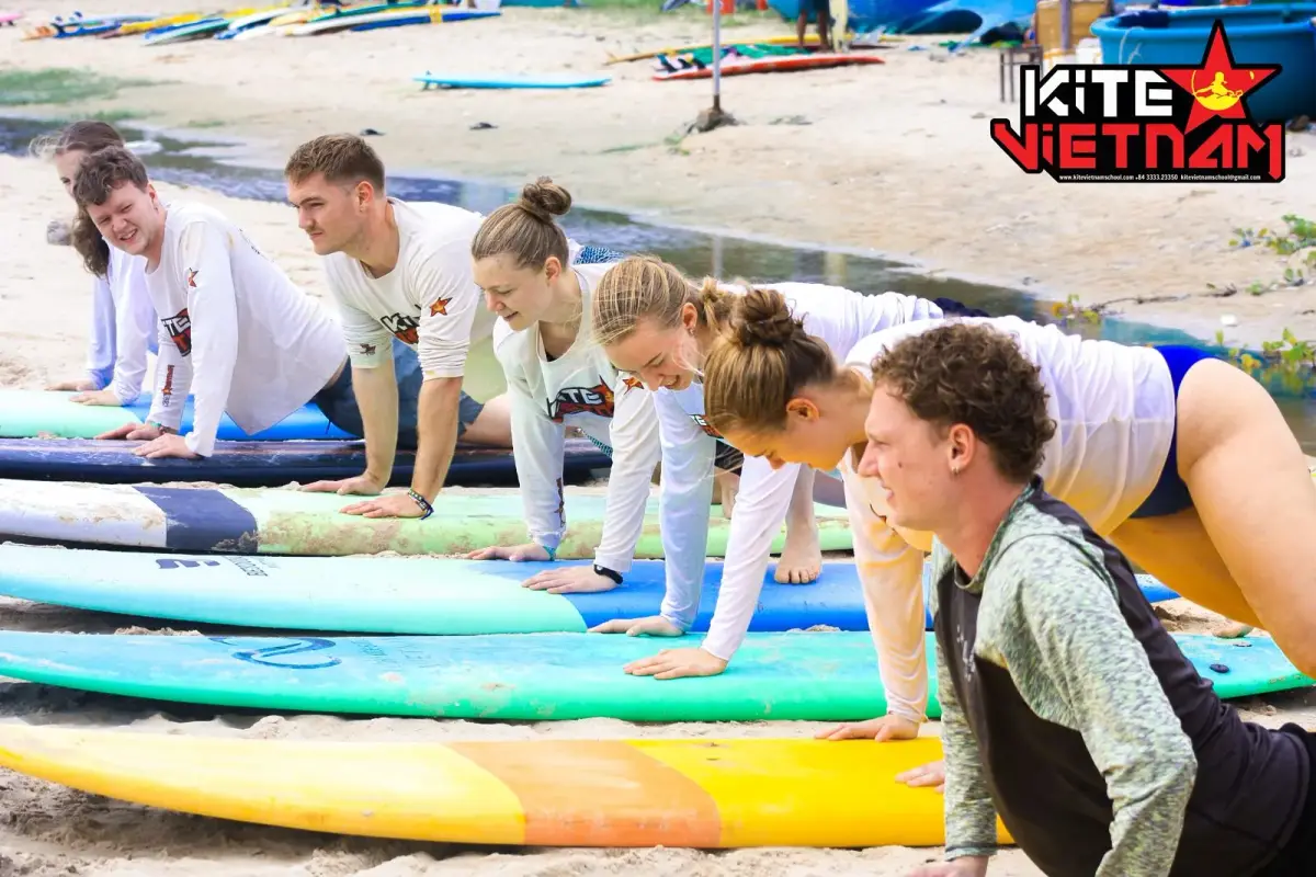 גלישת גלים במוינה – שיעורים והשכרת גלשנים ב-KiteVietnam