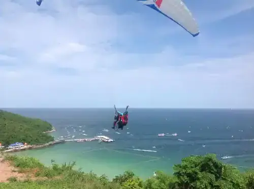 מצנח רחיפה בקו לן - Fly Koh Larn Paragliding Experience - תמונה 5