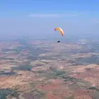 מצנח רחיפה בקו לן - Fly Koh Larn Paragliding Experience - תמונה 3