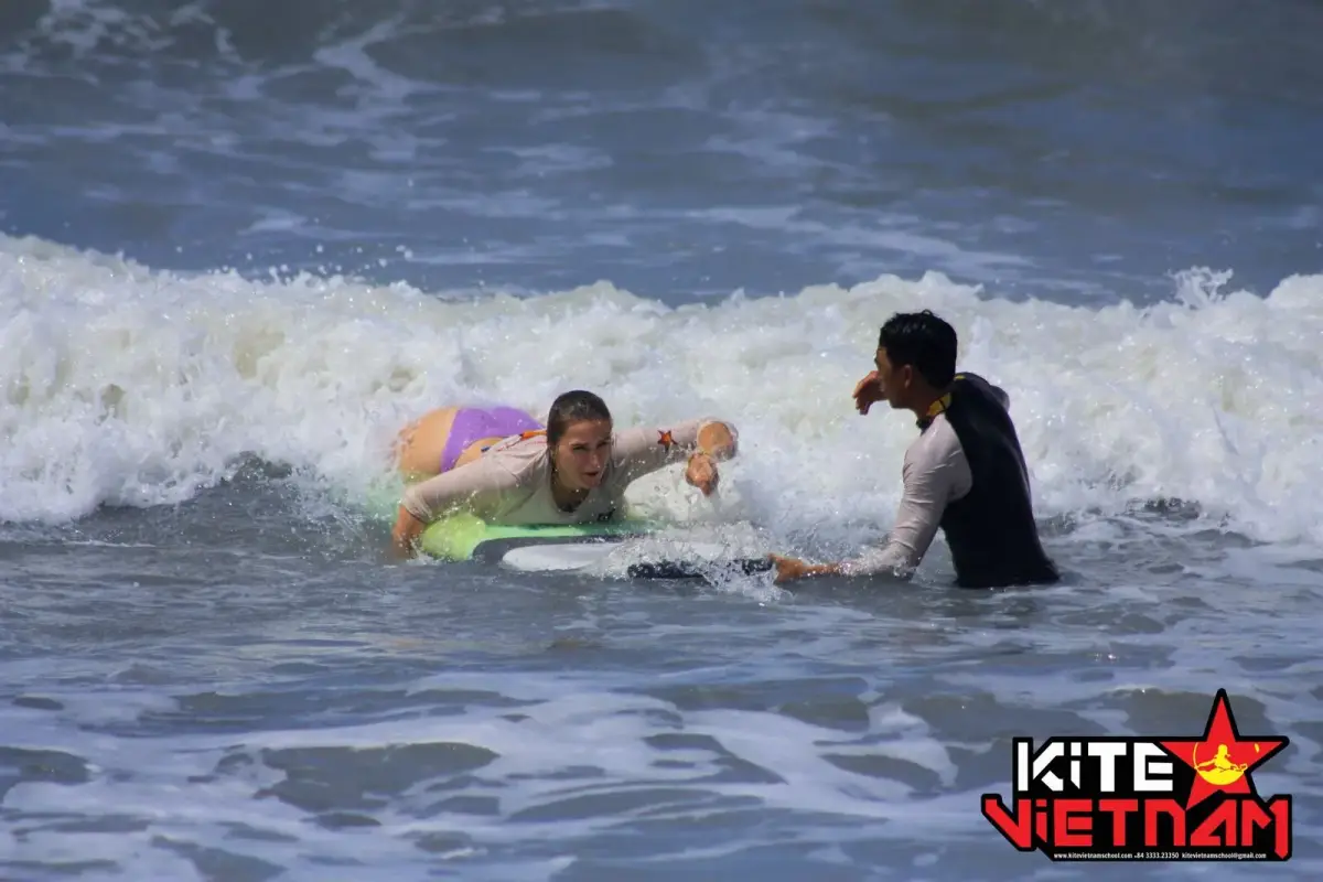גלישת גלים במוינה – שיעורים והשכרת גלשנים ב-KiteVietnam - תמונה 4