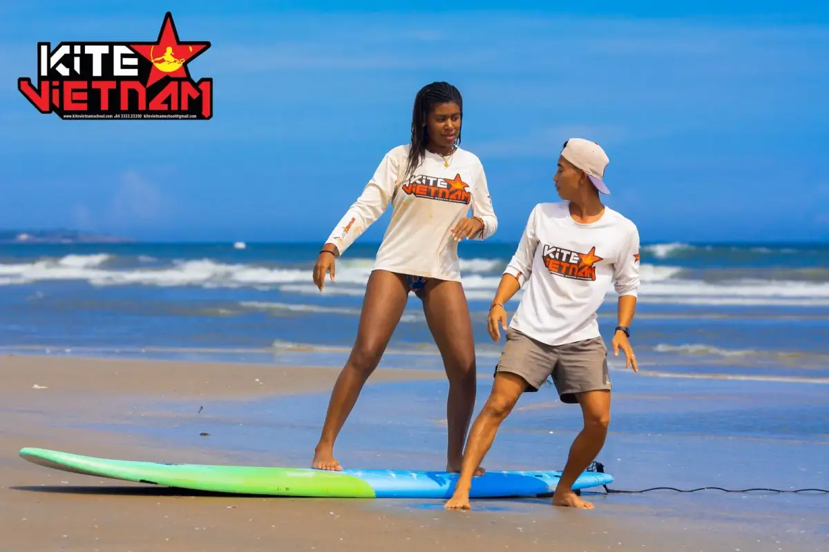 גלישת גלים במוינה – שיעורים והשכרת גלשנים ב-KiteVietnam - תמונה 2