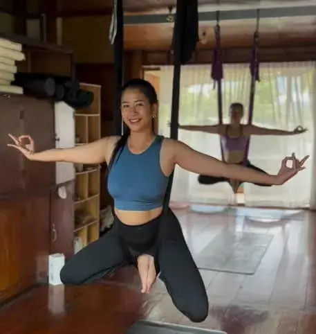 יוגה ערסלים (Aerial Yoga) בפאי - Joy Yoga Studio
