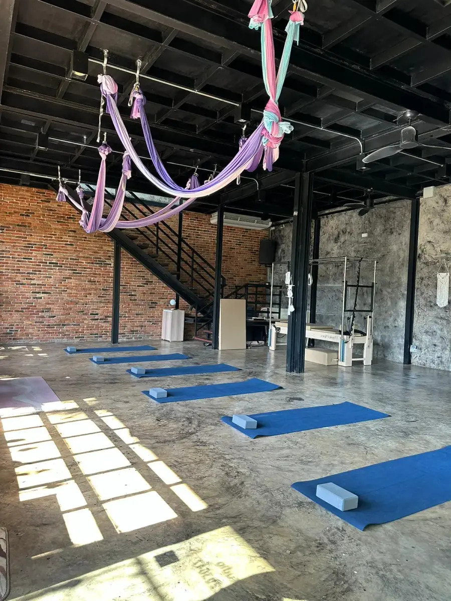 שיעורי יוגה ופילאטיס בקאו לאק – Surf n Soul Mat Classes