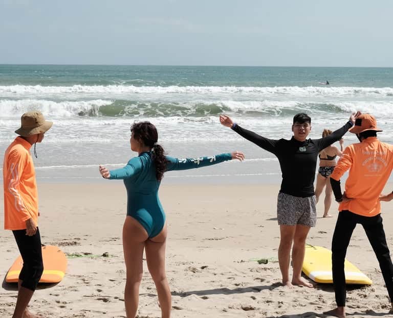 התנסות בגלישה (Try Surf) עם Cam Ranh Surf Camp