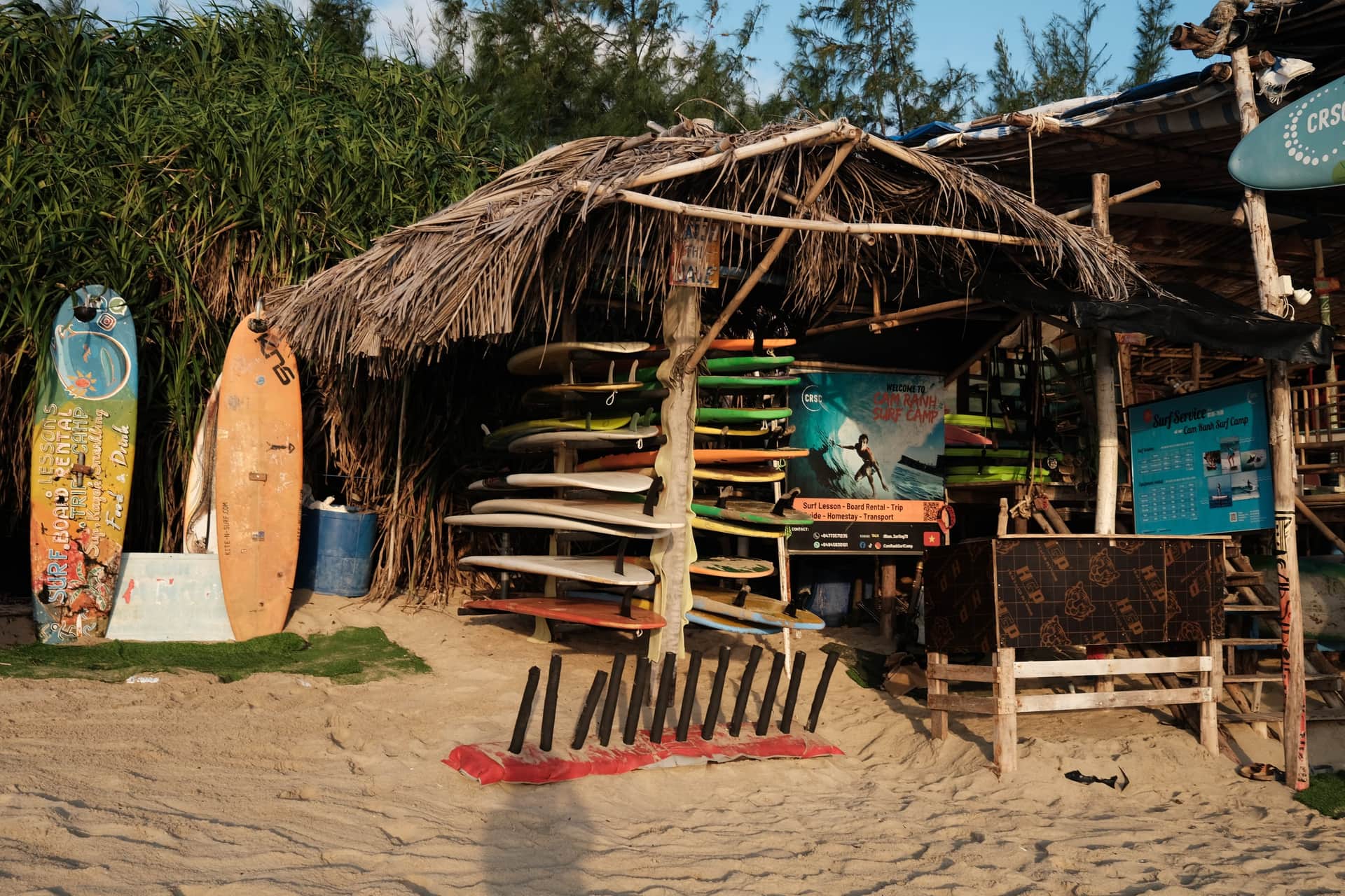 סקימבורד עם Cam Ranh Surf Camp