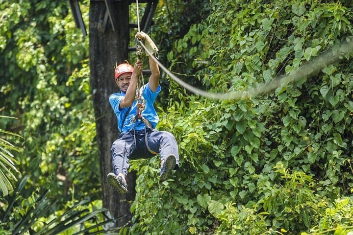 אומגות בג'ונגל בקראבי (Zipline Adventure)
