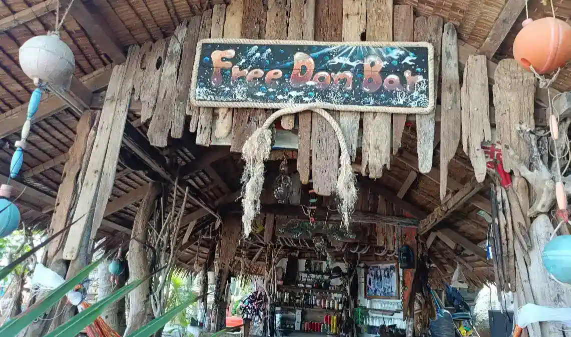 השכרת סאפ בקו טאו – Freedom Bar, Hin Wong Bay - תמונה 2