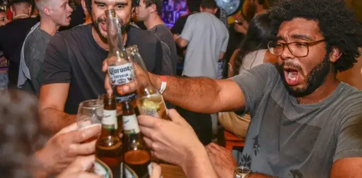 סבב הברים הרשמי של קו טאו - Koh Tao Pub Crawl