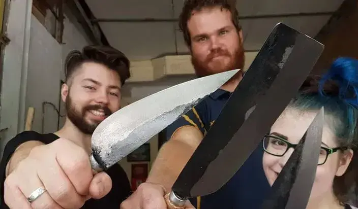 סדנת הכנת סכינים מסורתית בהוי אן – Knife Making Workshop