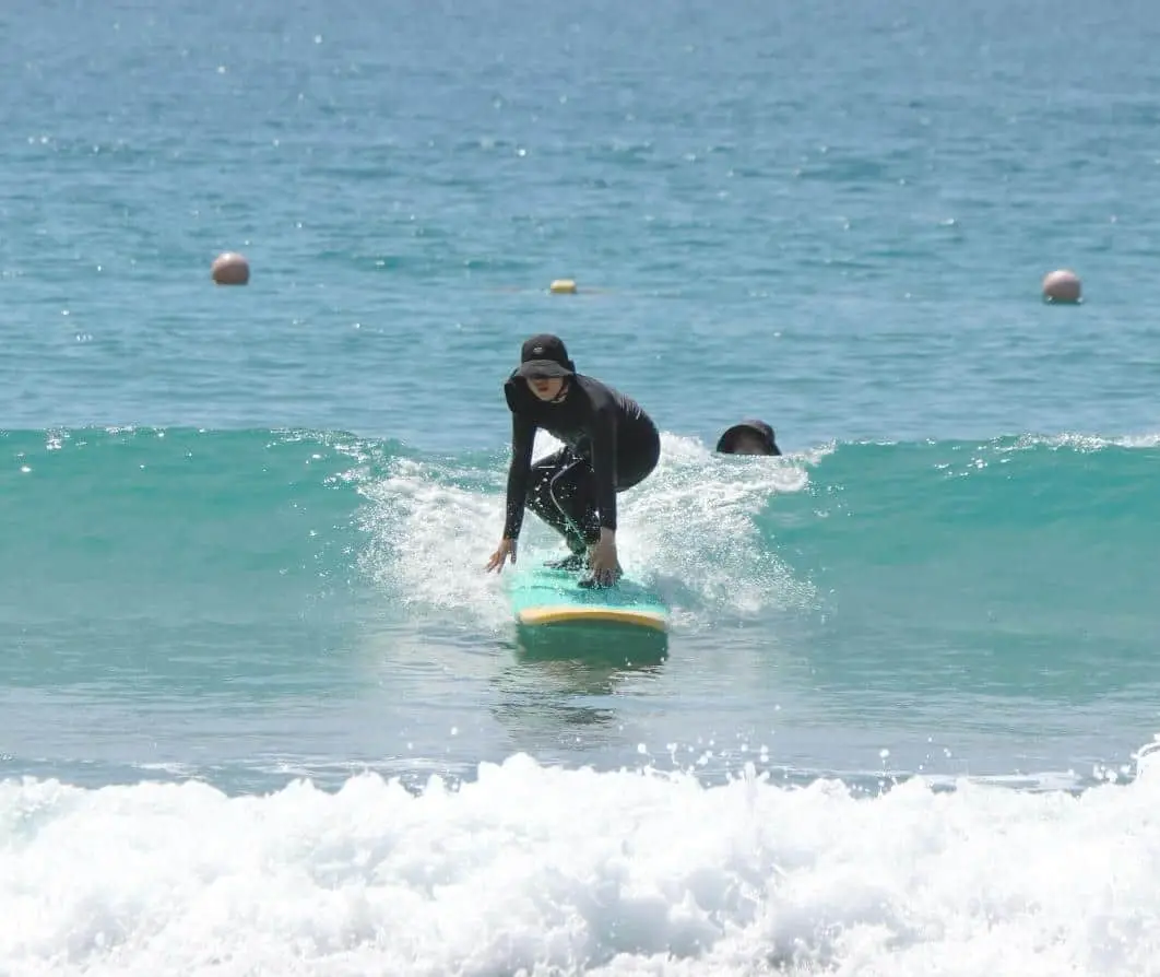 שיעור גלישה מקצועי בקאם ראן עם Cam Ranh Surf Camp - תמונה 3