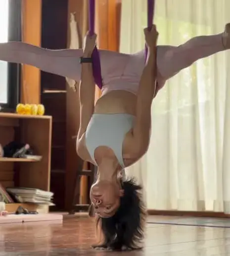 יוגה ערסלים (Aerial Yoga) בפאי - Joy Yoga Studio - תמונה 5