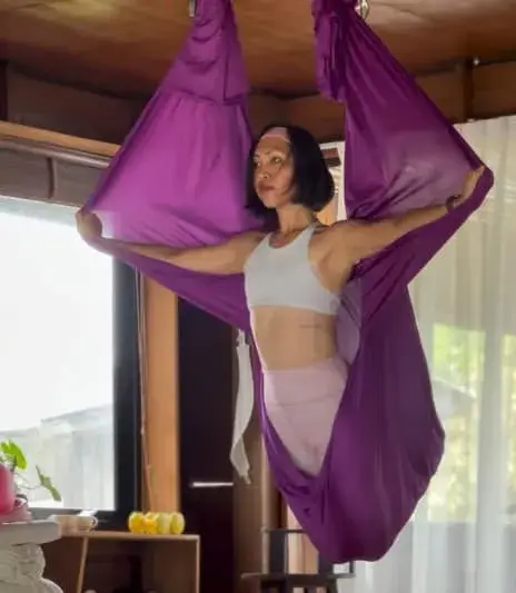 יוגה ערסלים (Aerial Yoga) בפאי - Joy Yoga Studio - תמונה 4