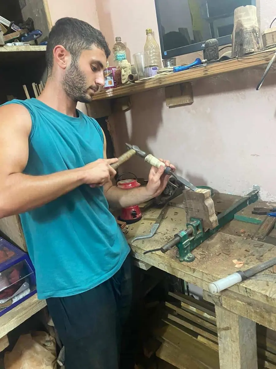 סדנת גילוף בעץ עם טל