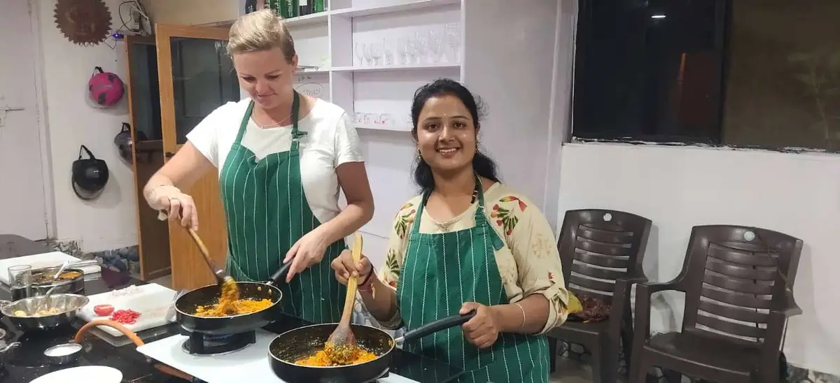 סדנת בישול בAsha Kumar Cookery