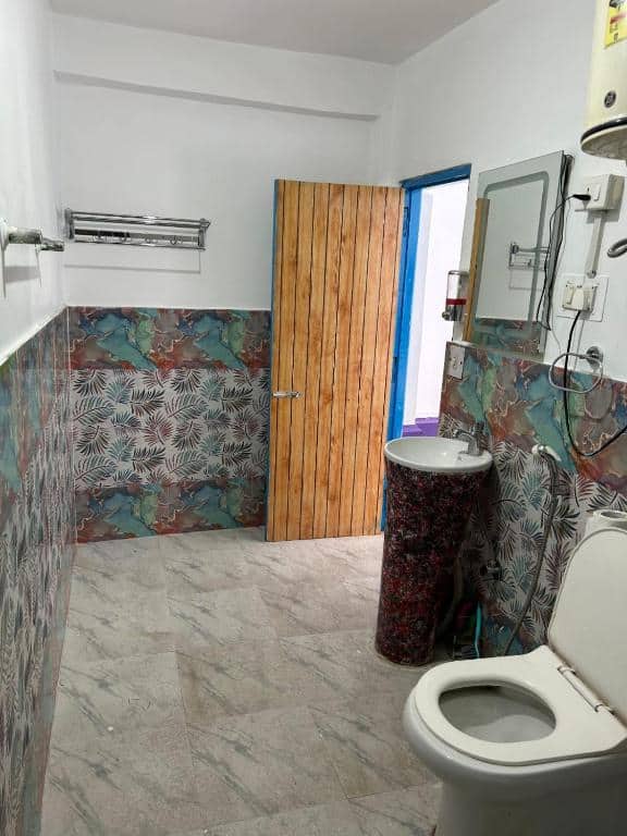 tiny spot hostel הוסטלים באולד מנאלי איסטקארד