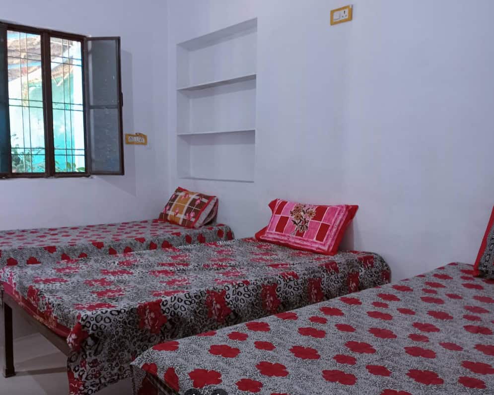 Veera's Hostel הוסטלים זולים בפושקר איסטקארד