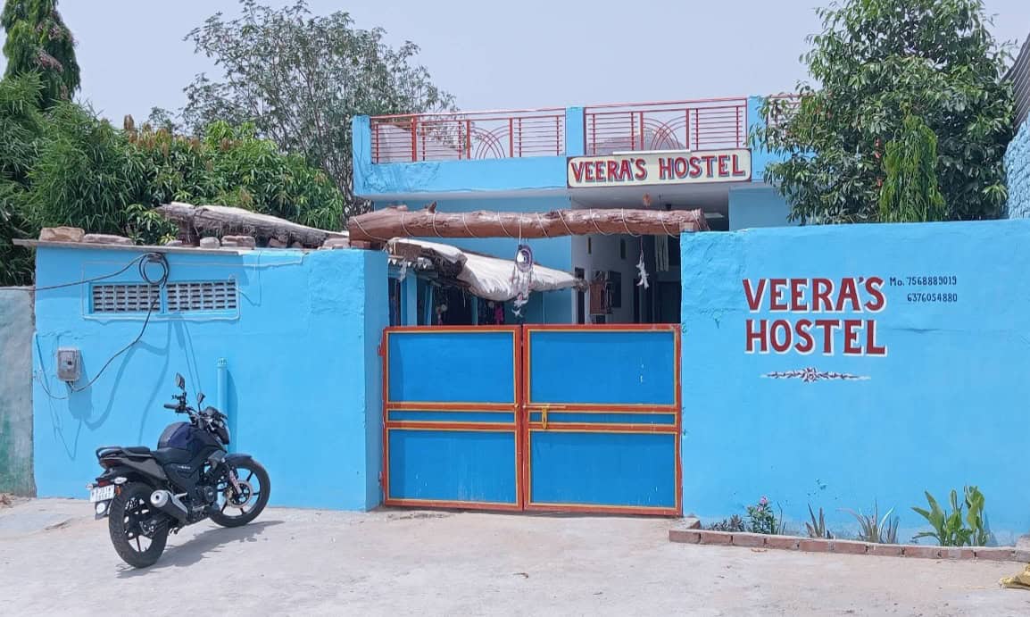 Veera's Hostel הוסטלים זולים בפושקר איסטקארד