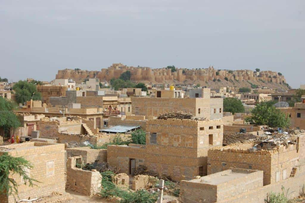 Hotel Pol Haveli Jaisalmer הוסטלים בגייסלמר,הודו איסטקארד.