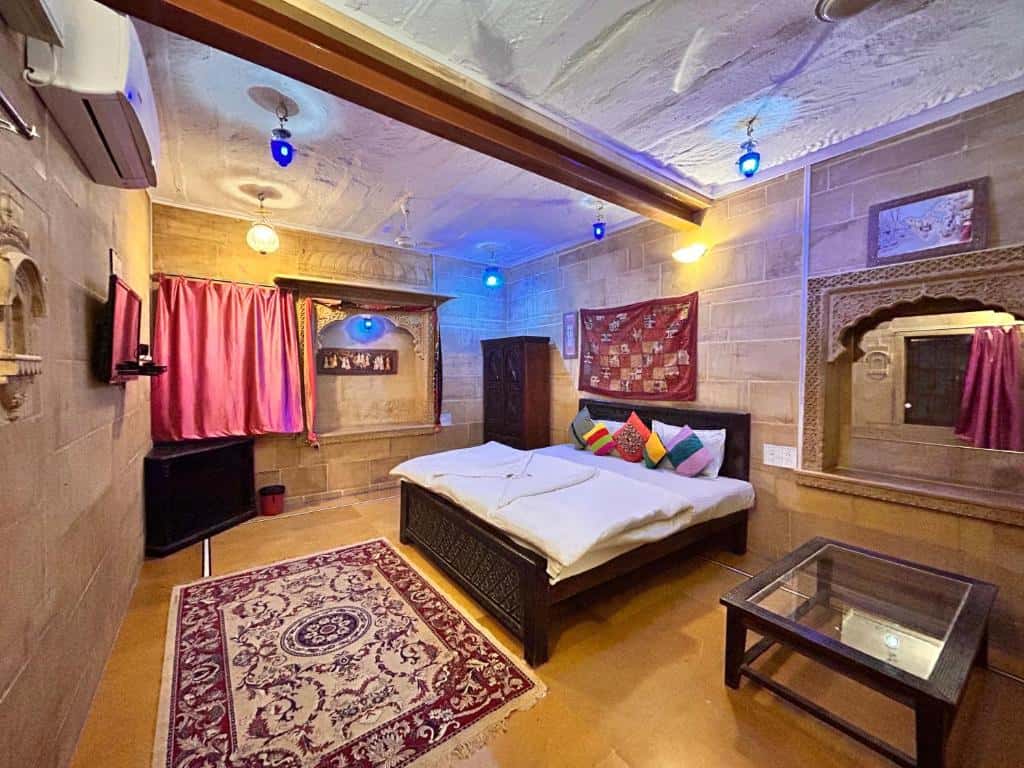 Hotel Pol Haveli Jaisalmer הוסטלים בגייסלמר,הודו איסטקארד.