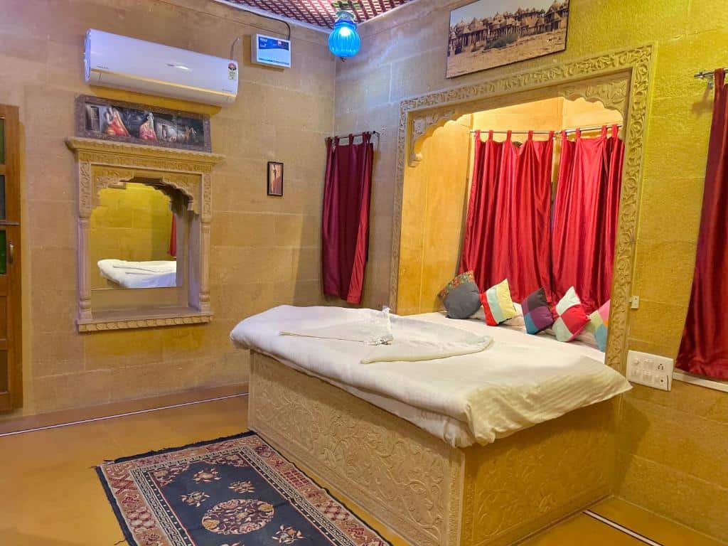 Hotel Pol Haveli Jaisalmer הוסטלים בגייסלמר,הודו איסטקארד.