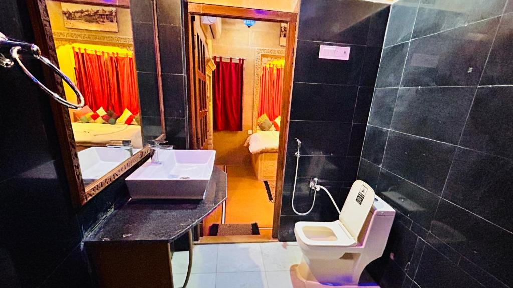 Hotel Pol Haveli Jaisalmer הוסטלים בגייסלמר,הודו איסטקארד.