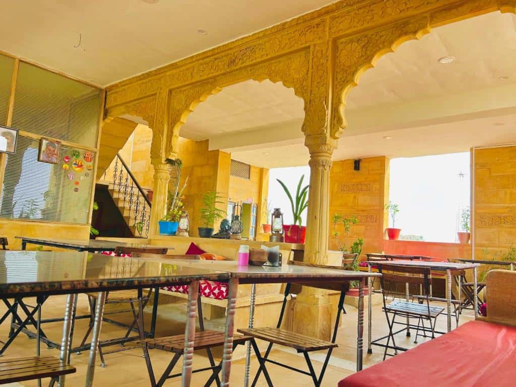 Hotel Pol Haveli Jaisalmer הוסטלים בגייסלמר,הודו איסטקארד.
