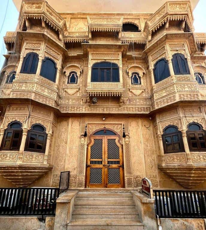 Hotel Pol Haveli Jaisalmer הוסטלים בגייסלמר,הודו איסטקארד.