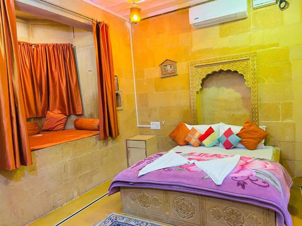 Hotel Pol Haveli Jaisalmer הוסטלים בגייסלמר,הודו איסטקארד.