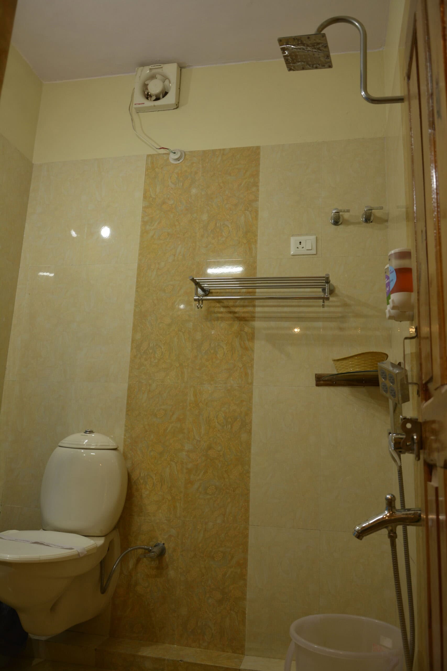 Mohans binsar retreat הוסטלים בהודו איסטקארד