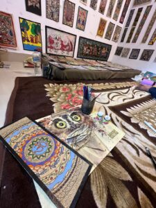 סדנת ציור בMadhubani Art Gallery רישיקש איסטקארד