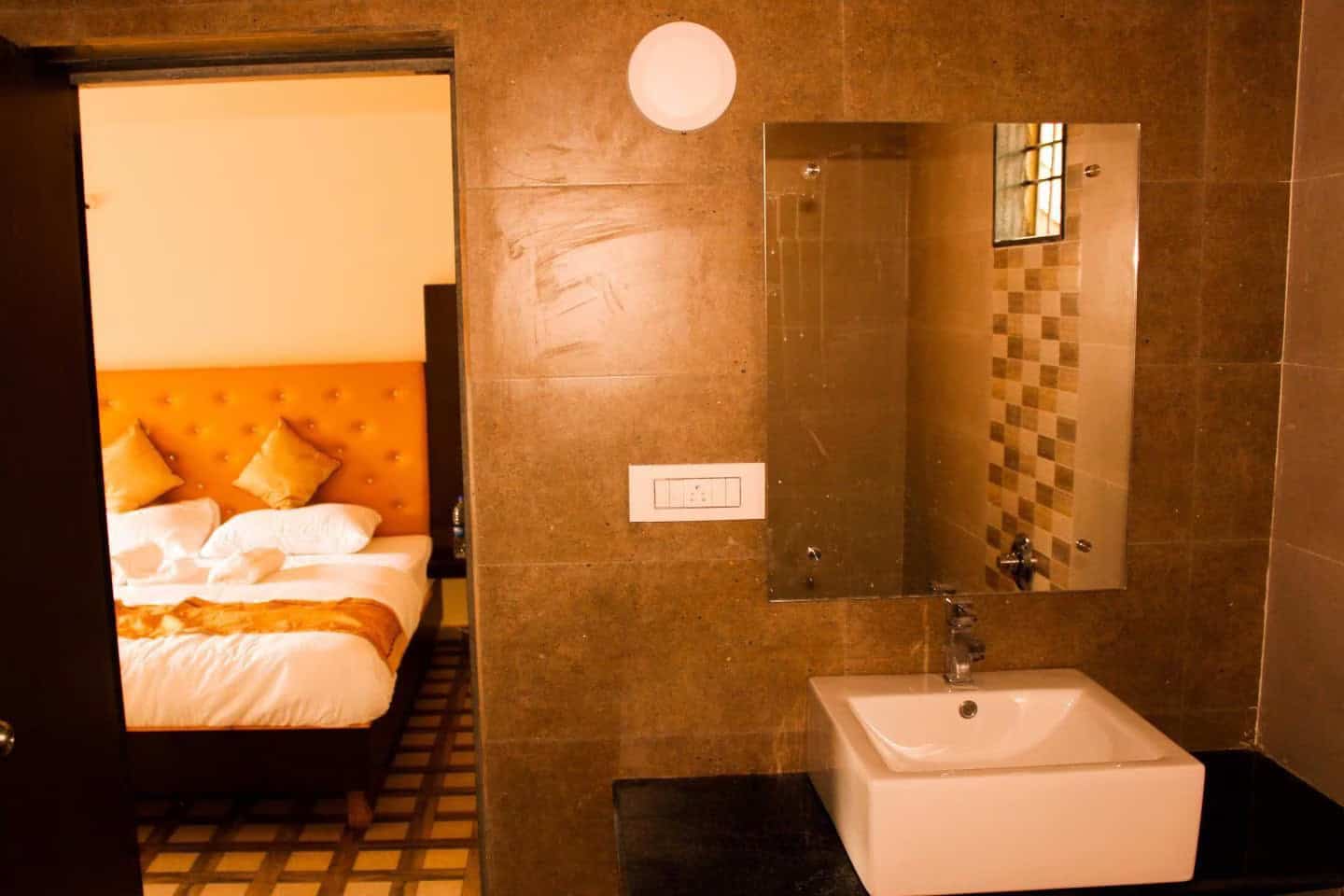 Lotus Beach Resort ריזורט בגואה, הודו איסטקארד