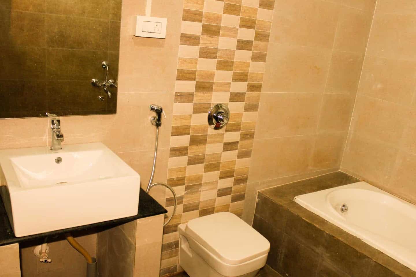 Lotus Beach Resort ריזורט בגואה, הודו איסטקארד