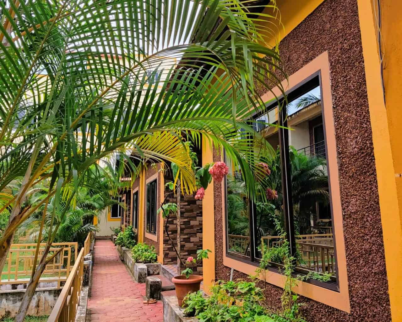Lotus Beach Resort ריזורט בגואה, הודו איסטקארד