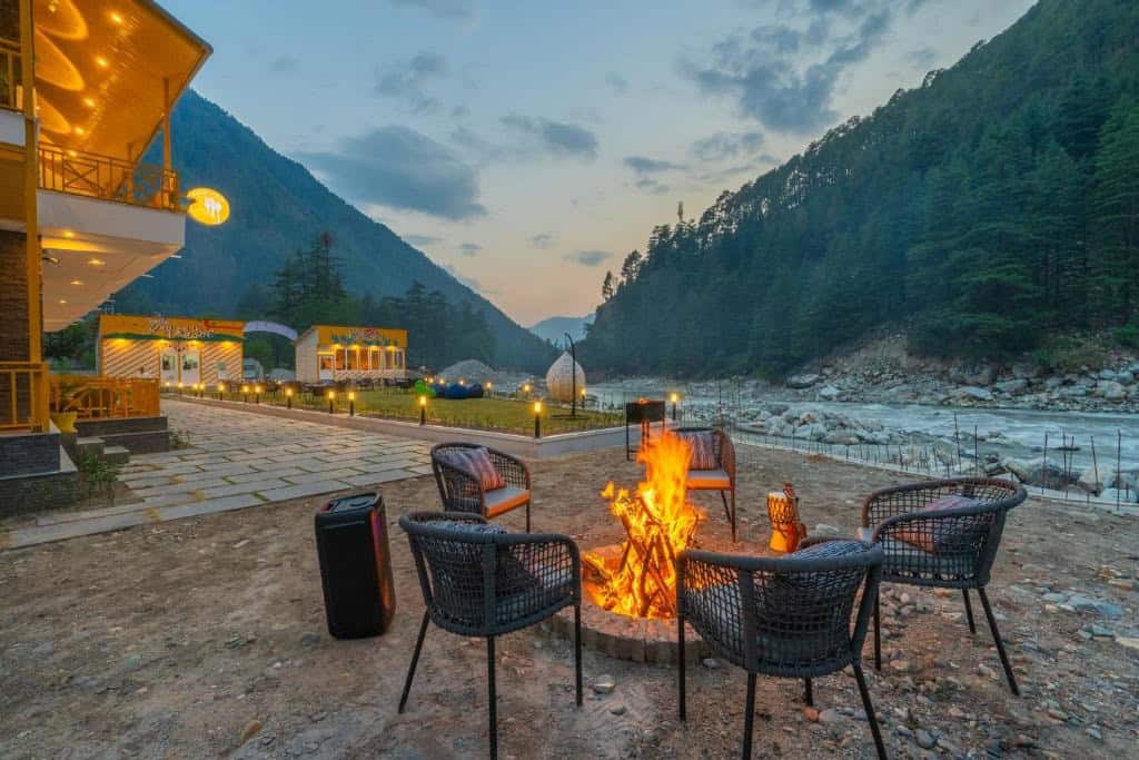 The Social Stays Kasol הוסטלים שווים בקסאול, הודו איסטקארד