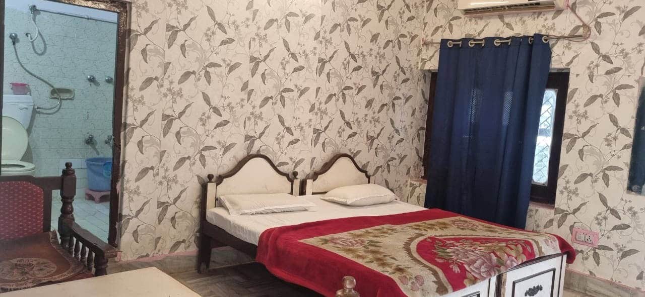 Hotel Oasis הוסטל לישראלים בפושקר, הודו איסטקארד