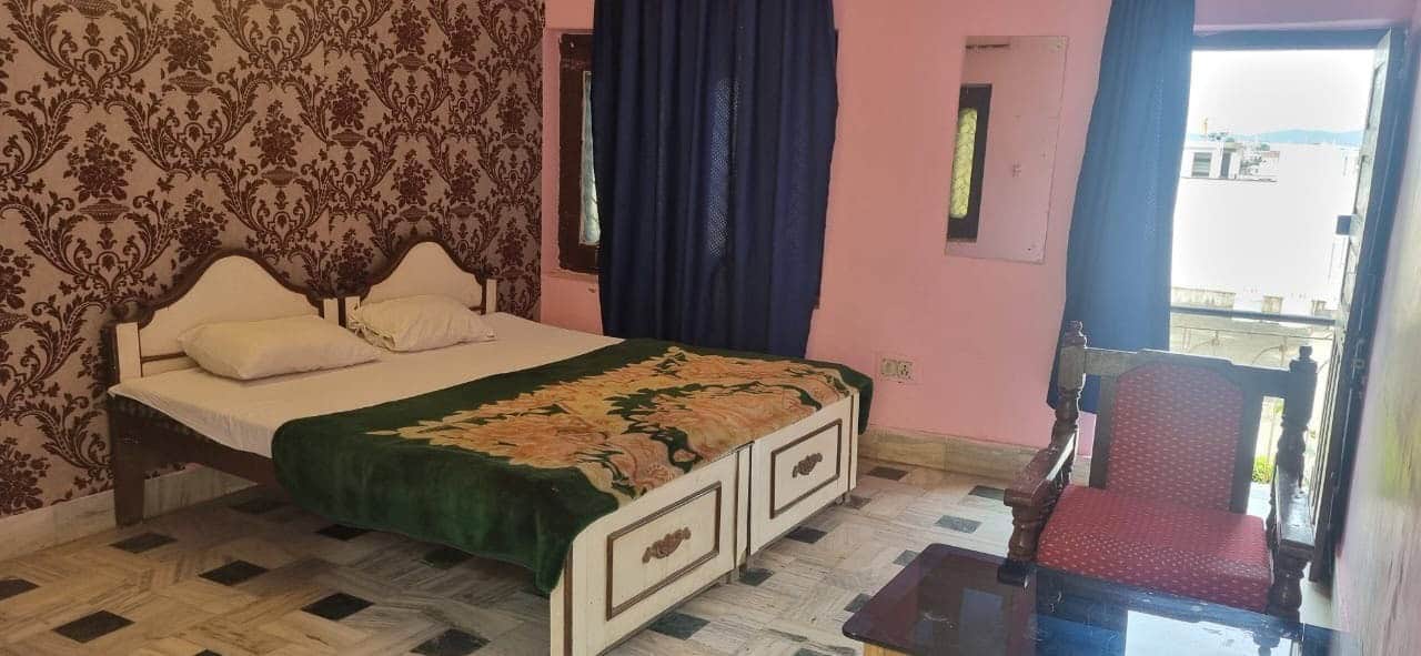 Hotel Oasis הוסטל לישראלים בפושקר, הודו איסטקארד