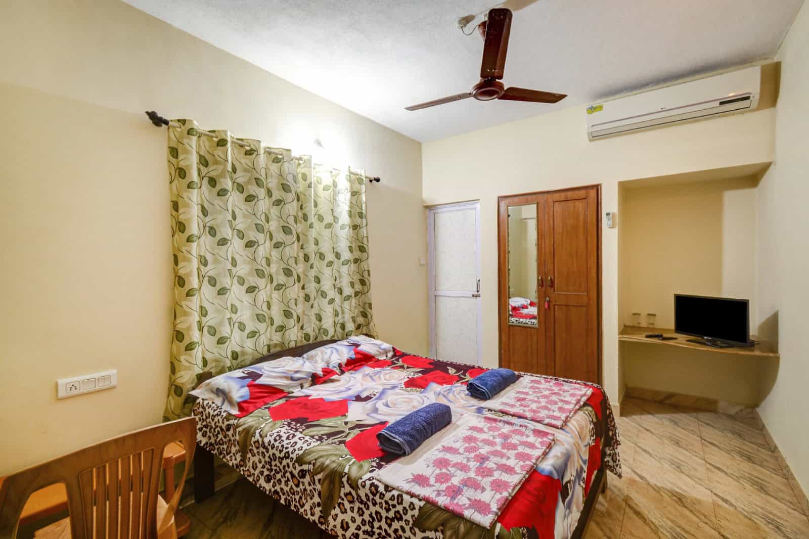 Yellow House Vagator Goa הוסטלים בגואה, הודו איסטקארד