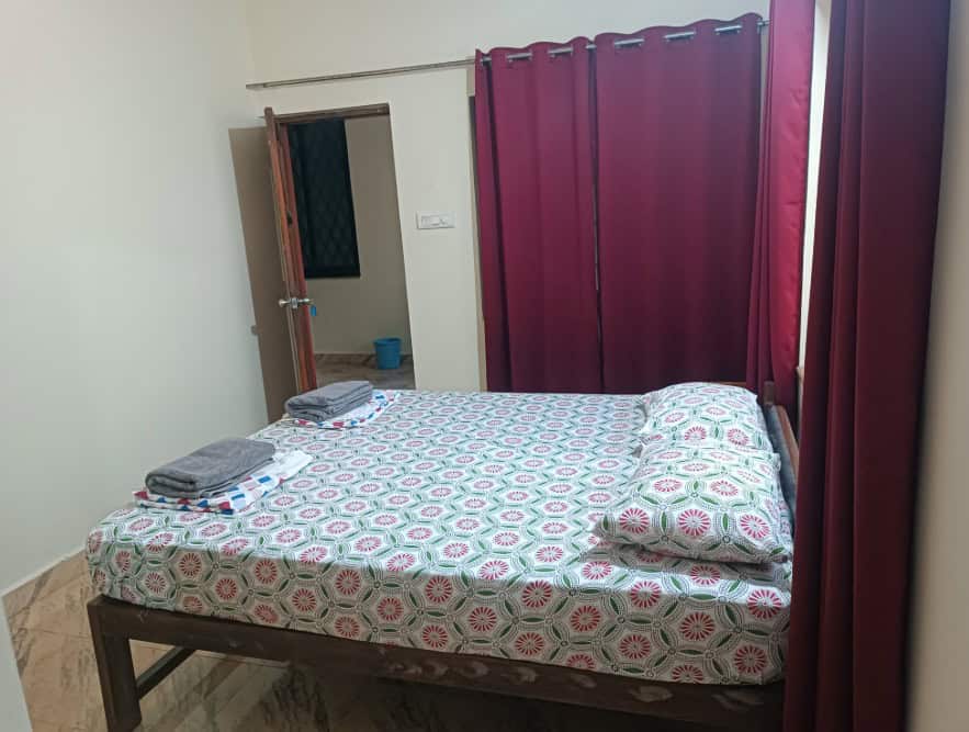 Yellow House Vagator Goa הוסטלים בגואה, הודו איסטקארד