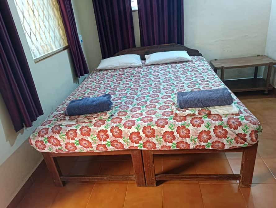 Yellow House Vagator Goa הוסטלים בגואה, הודו איסטקארד
