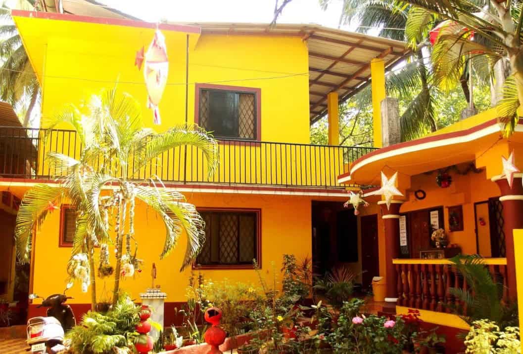 Yellow House Vagator Goa הוסטלים בגואה, הודו איסטקארד