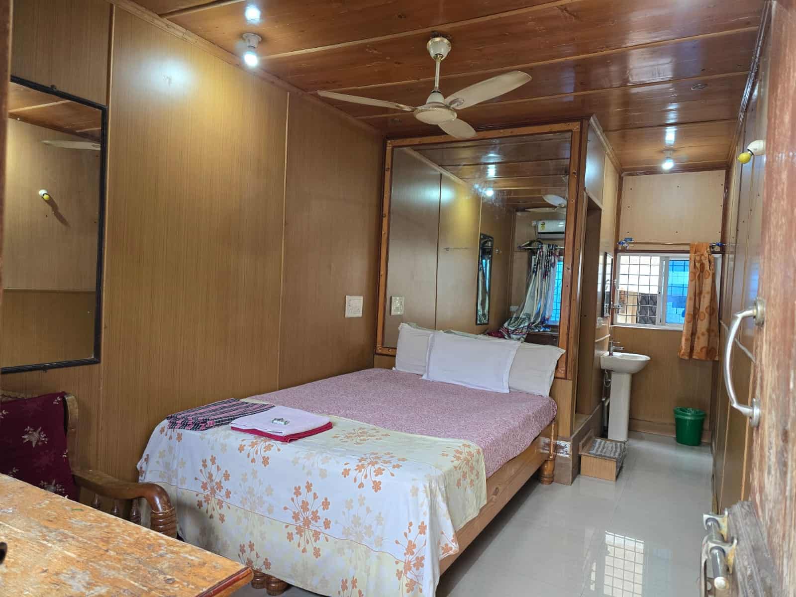 LAKSHMI HERITAGE TOURIST HOME הוסטלים זולים בהאמפי, הודו איסטקארד