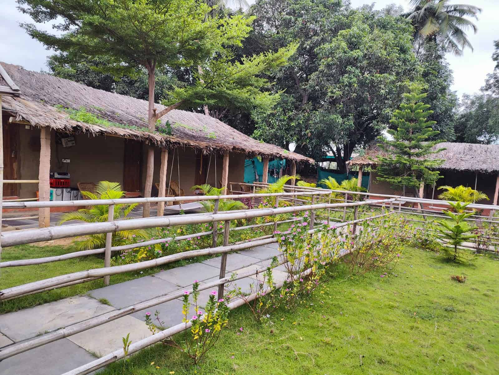 Waterfall guest house Hampi הוסטלים בהאמפי, הודו איסטקארד