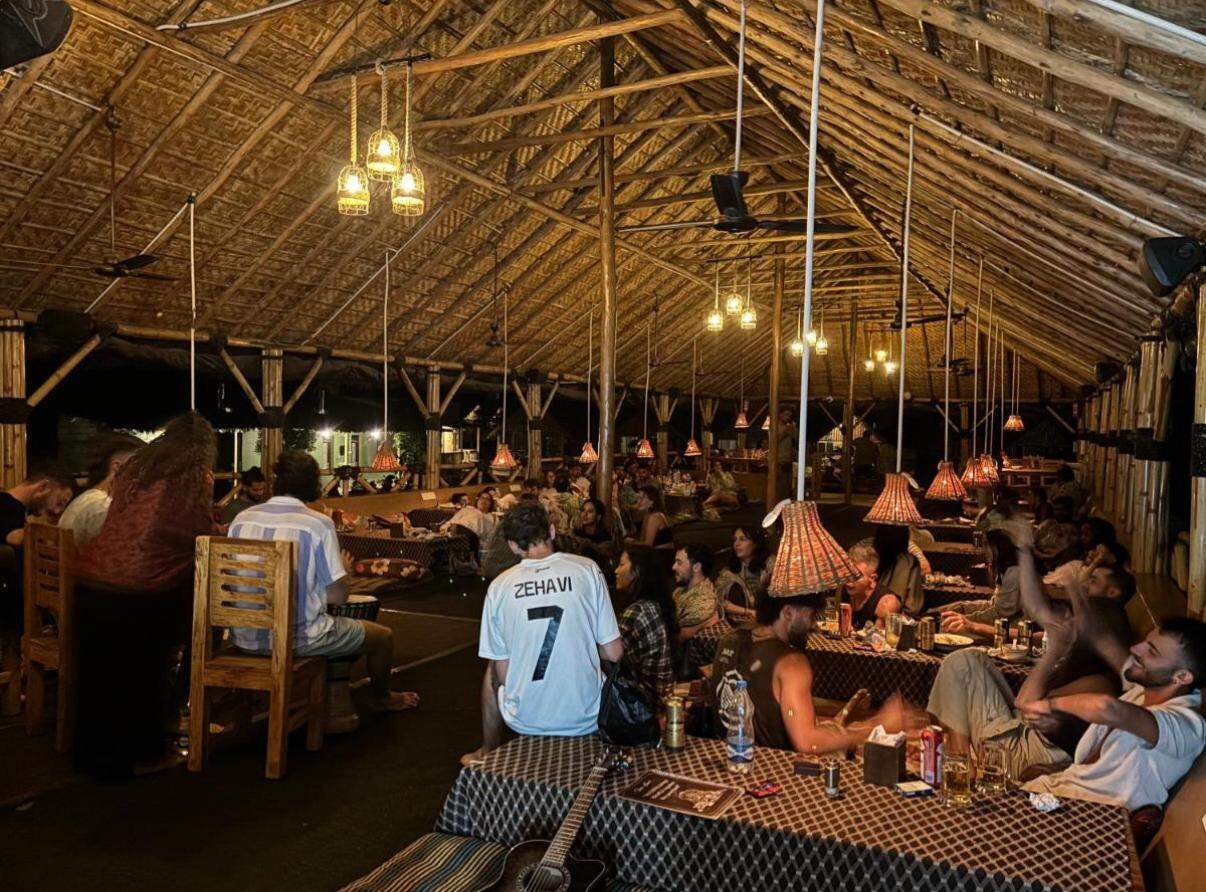 Mowgli"s Cafe Hampi הוסטלים שווים בהאמפי, הודו, איסטקארד