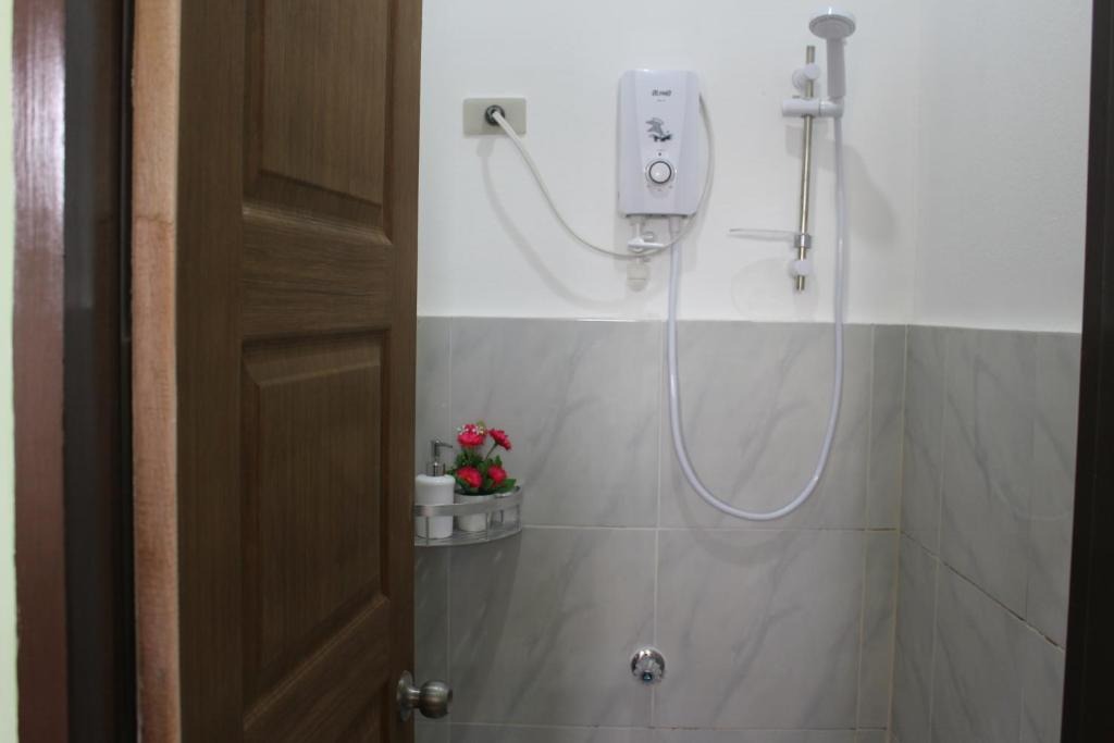 הוסטל בקורון, לינה בקורון, hostel coron, coron backpackers, פיליפינים קורון הוסטל- איסט קארד