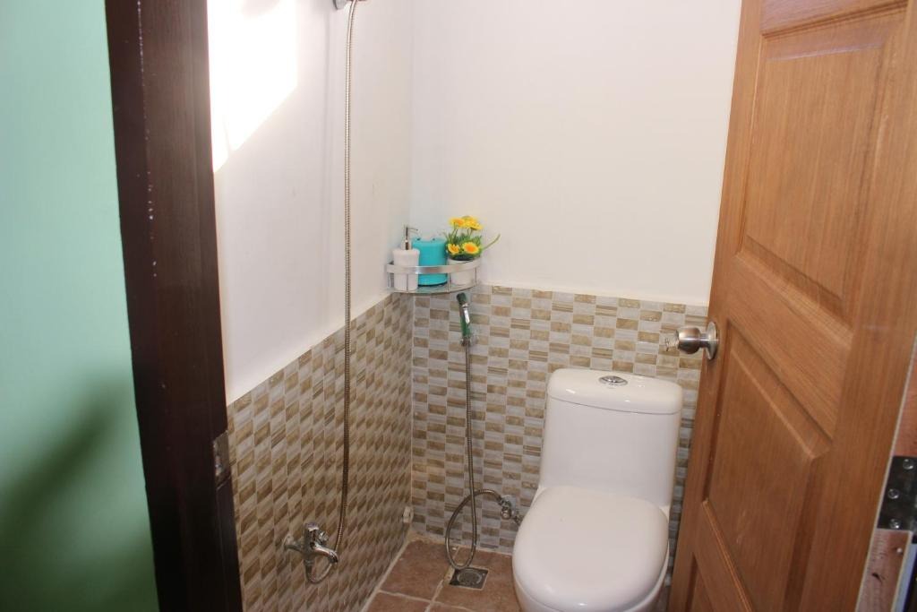 הוסטל בקורון, לינה בקורון, hostel coron, coron backpackers, פיליפינים קורון הוסטל- איסט קארד