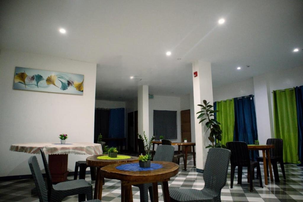 הוסטל בקורון, לינה בקורון, hostel coron, coron backpackers, פיליפינים קורון הוסטל- איסט קארד