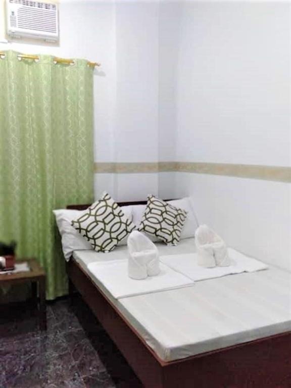 הוסטל בקורון, לינה בקורון, hostel coron, coron backpackers, פיליפינים קורון הוסטל- איסט קארד
